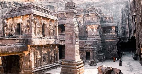  Ajanta Caves: Mistyczne freski i echo starożytności!