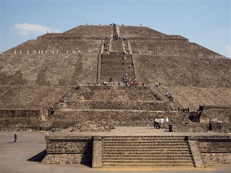  Piramida Teotihuacan: Gigantyczna konstrukcja starożytnego miasta!