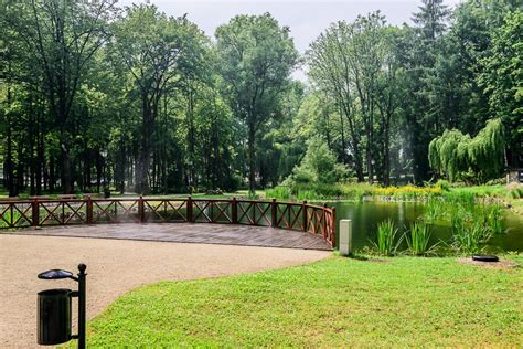  Wspaniały Park Yuanmingyuan: Oaza spokoju i eleganckiej architektury w sercu Pekinu!